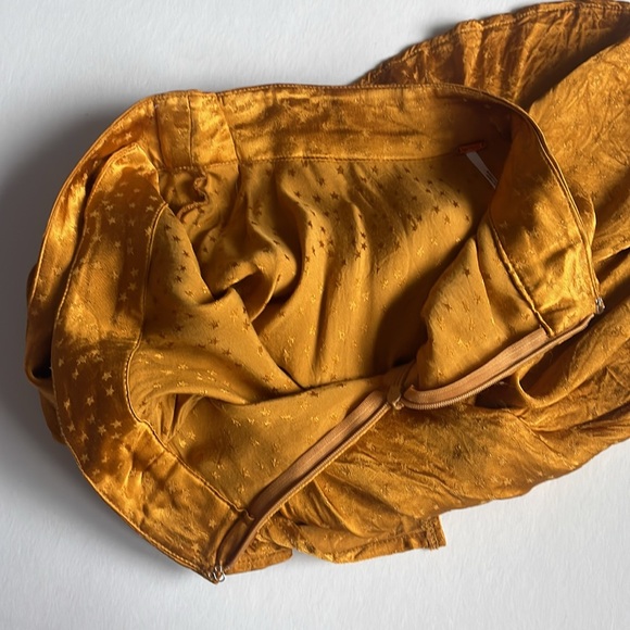 FREE PEOPLE | Size 2 | GOLD STAR CROSS OVER MINI SKIRT - Picture 5 of 14